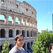 Me defino como creativo, simpático, trabajador y empático. Me gustaría dar clases a niños y a adolescentes con ganas de mejorar su nivel de inglés